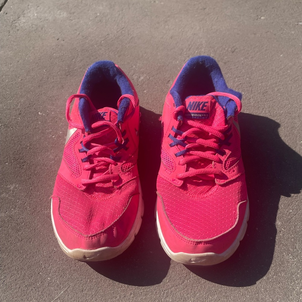 Nike size 6.5 big girl (8-8.5 women) used in good condition